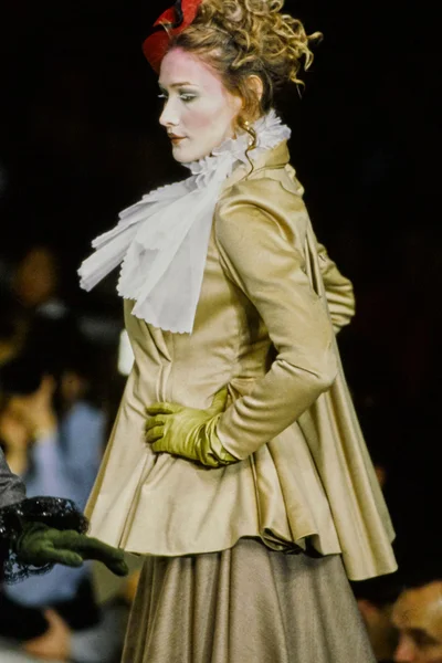 Look 98